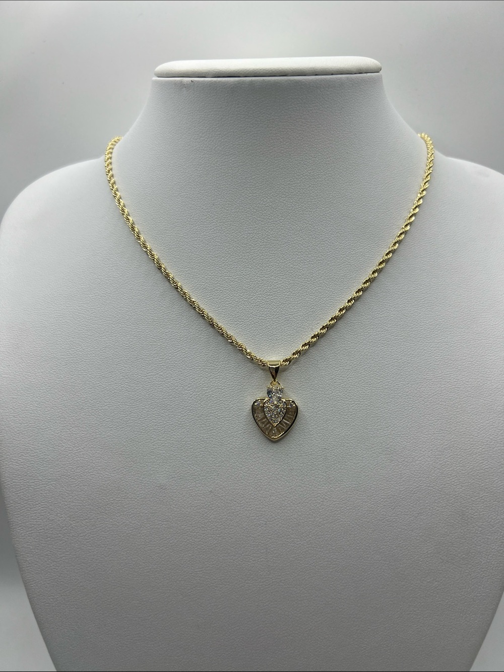1387. 18k Gold Plated Heart Pendant With Crystal Accents 18k Gold Plated Chain - Picture 2 of 10